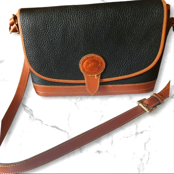 Dooney & Bourke Vintage "Duck" Black and Tan Shoulder Bag - Picture 2 of 10